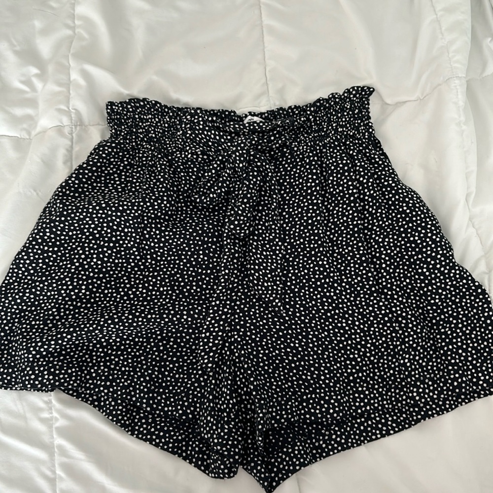 Hollister Ultra High Rise Polla Dot Flowy Shorts